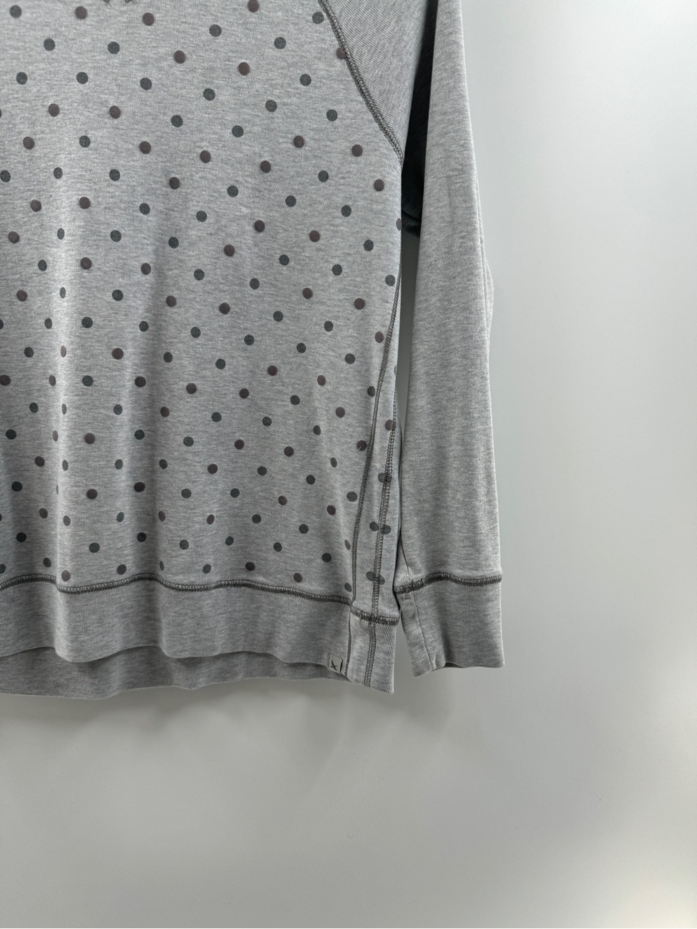 Eddie Bauer Gray Polka Dot Textured Sweatshirt Women’s Medium - Picture 3 of 6